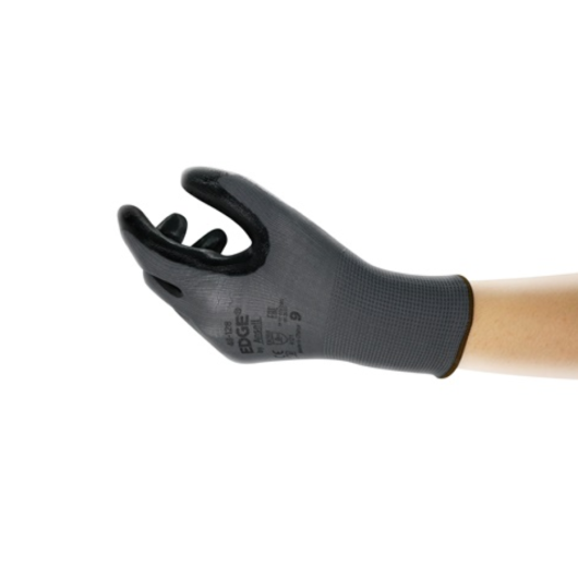 GUANTES EDGE RESISTENTES A LA ABRASION Y AL ACEITE, MUY LIGERO Y COMODO, ALTO NIVEL DE DESTREZA Y FLEXIBILIDAD, GALGA 13, MATERIAL: RECUBRIMIENTO EN NITRILO, FORRO EN POLIESTER, COLOR: NEGRO, LONGITUD: 220-270 MM; 8.66-10.63 PULG., CUMPLE CON CE, CATEGORI – Ref.48-128